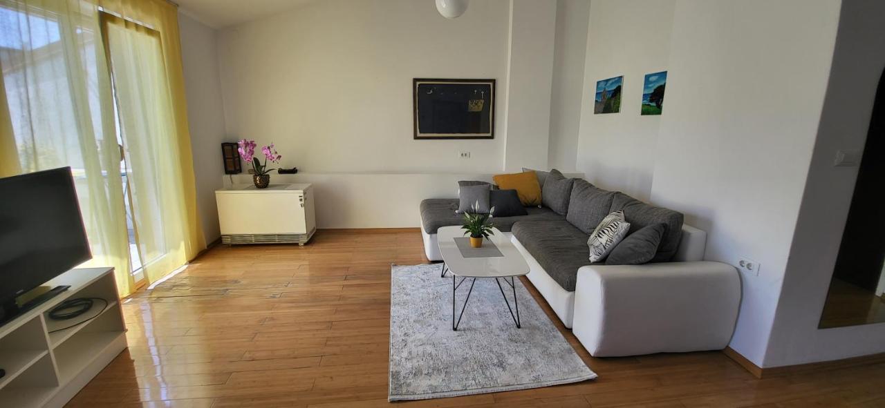 Apartment Petra Pekica *